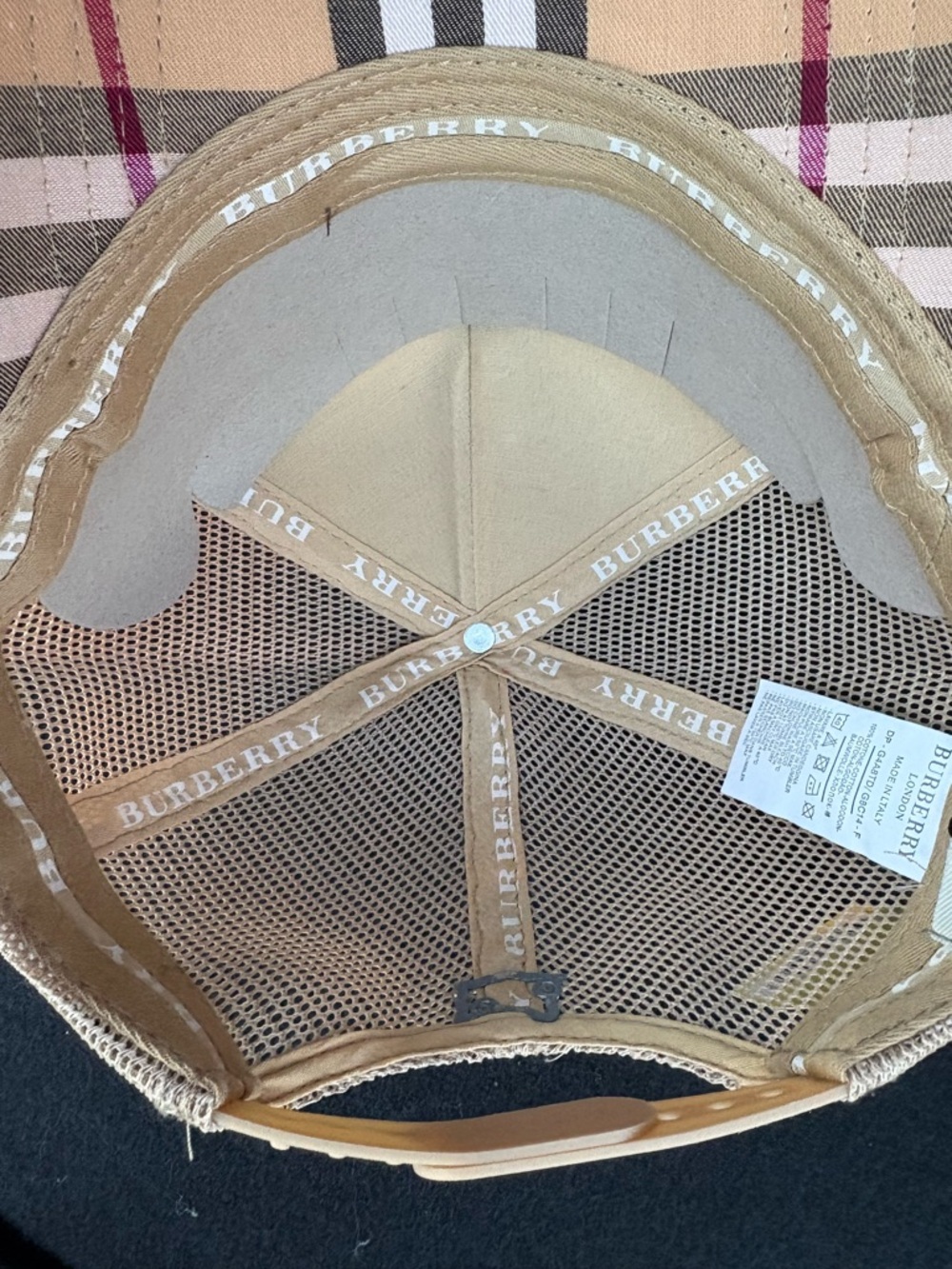 New burrberry hat - Picture 4 of 4